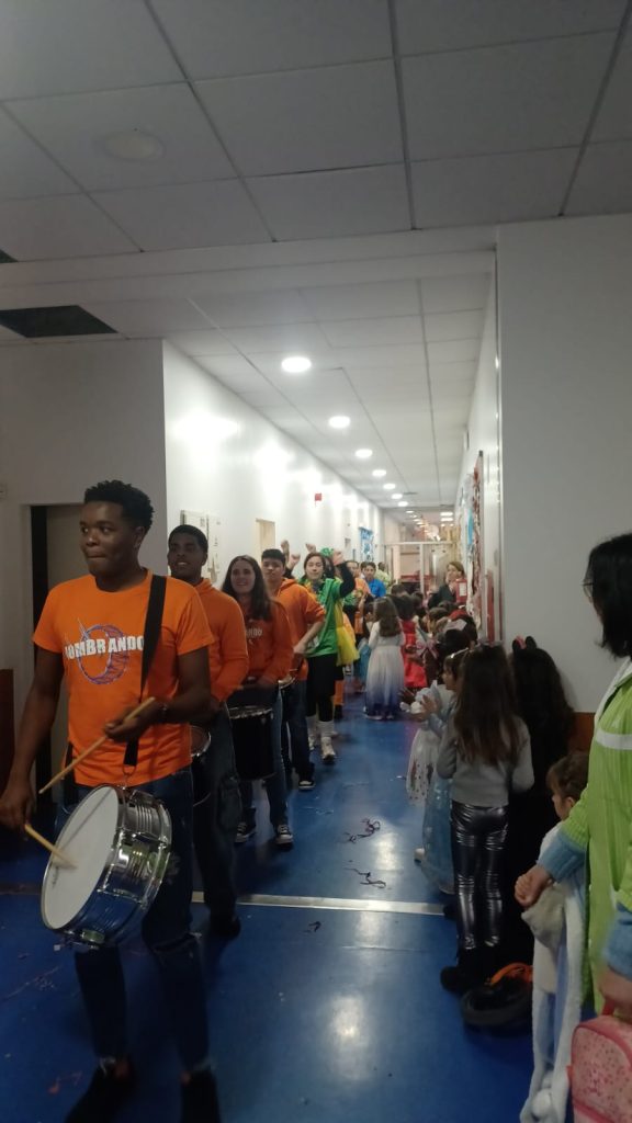 Imagem-WhatsApp-2025-02-27-as-16.48.55_9fe99da5-1-576x1024 Carnaval na Aprígio