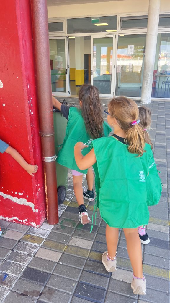 IMG_0183-4-576x1024 Escola Limpa - 1ºE