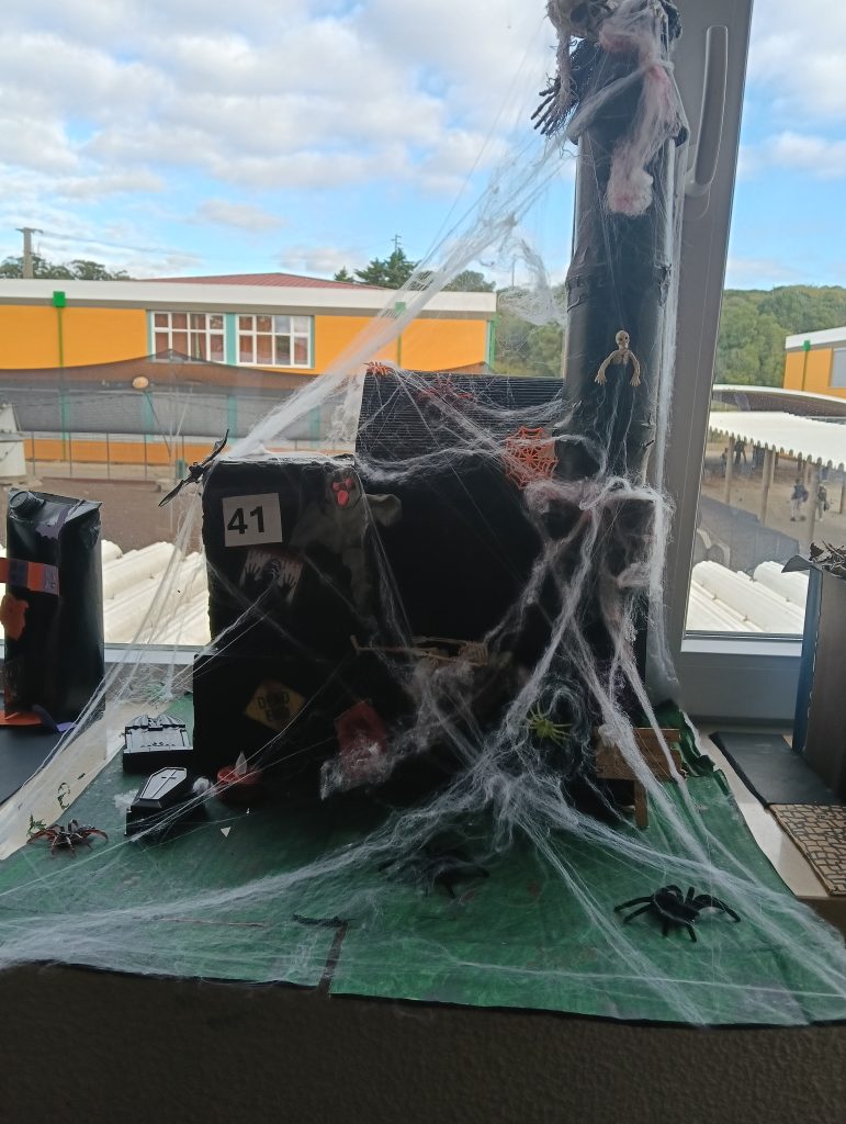 1000018560-771x1024 Casas Assombradas - 5.º Ano (ET e Inglês)