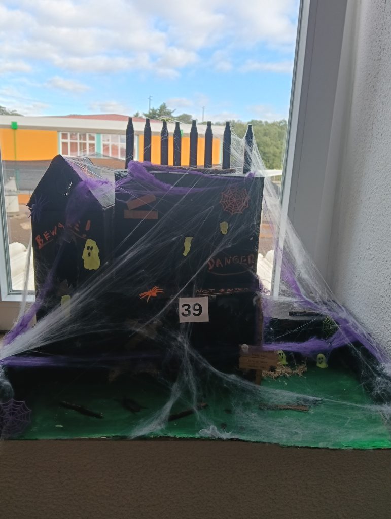 1000018561-771x1024 Casas Assombradas - 5.º Ano (ET e Inglês)