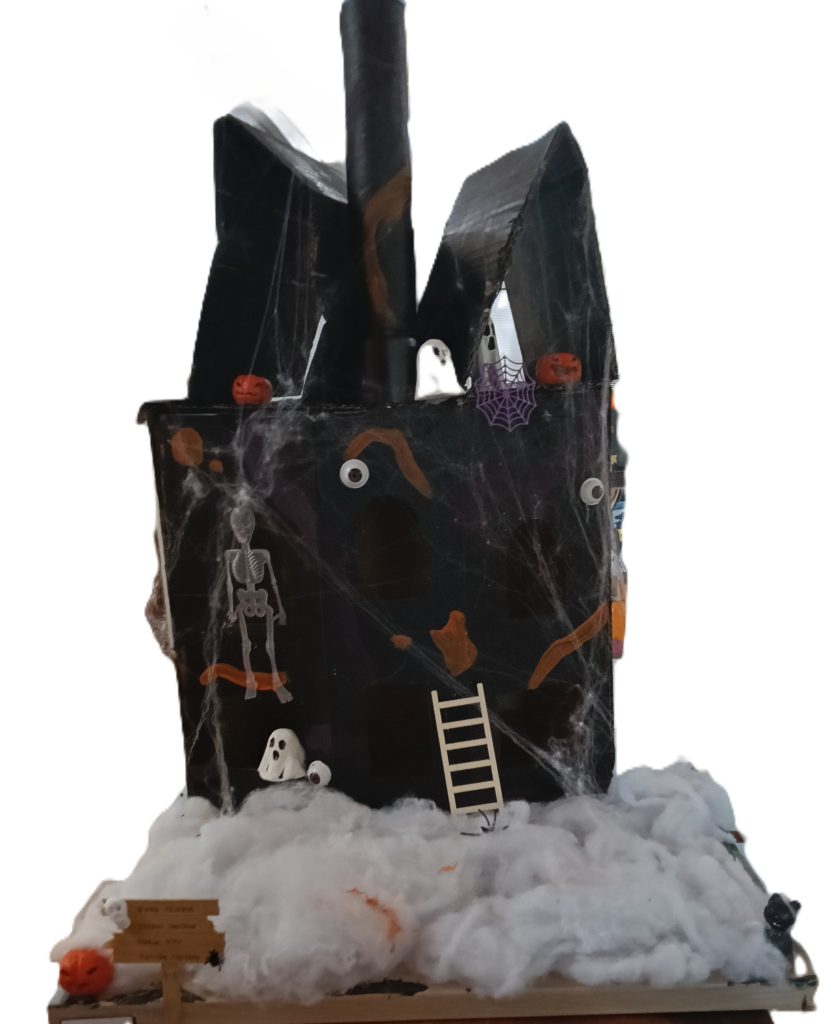 1000018571-838x1024 Casas Assombradas - 5.º Ano (ET e Inglês)