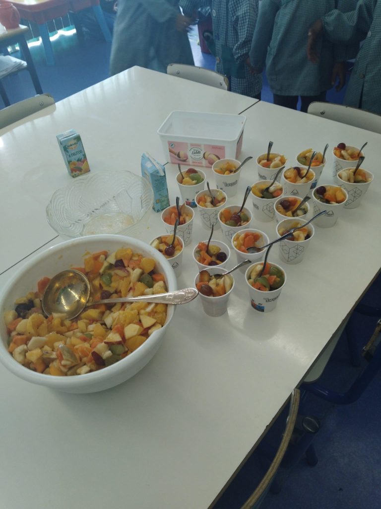 IMG-20251016-WA0016-768x1024 Salada de Fruta (sala verde - EB1/JI Aprígio Gomes)
