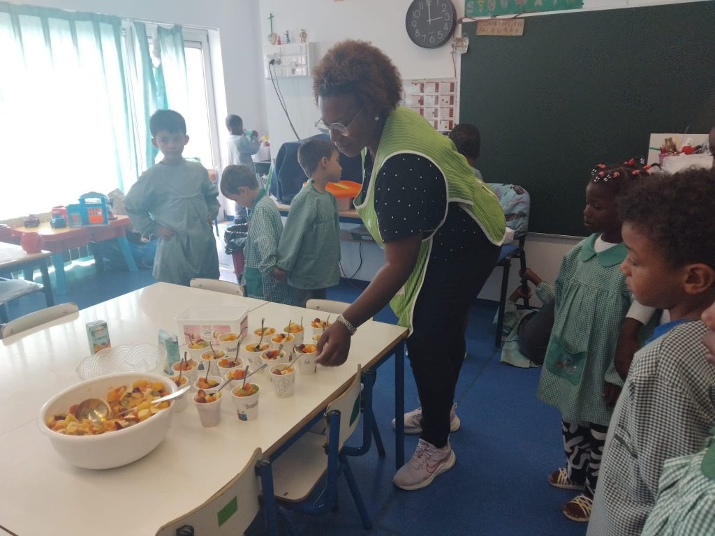 IMG-20251016-WA0020-1024x768 Salada de Fruta (sala verde - EB1/JI Aprígio Gomes)