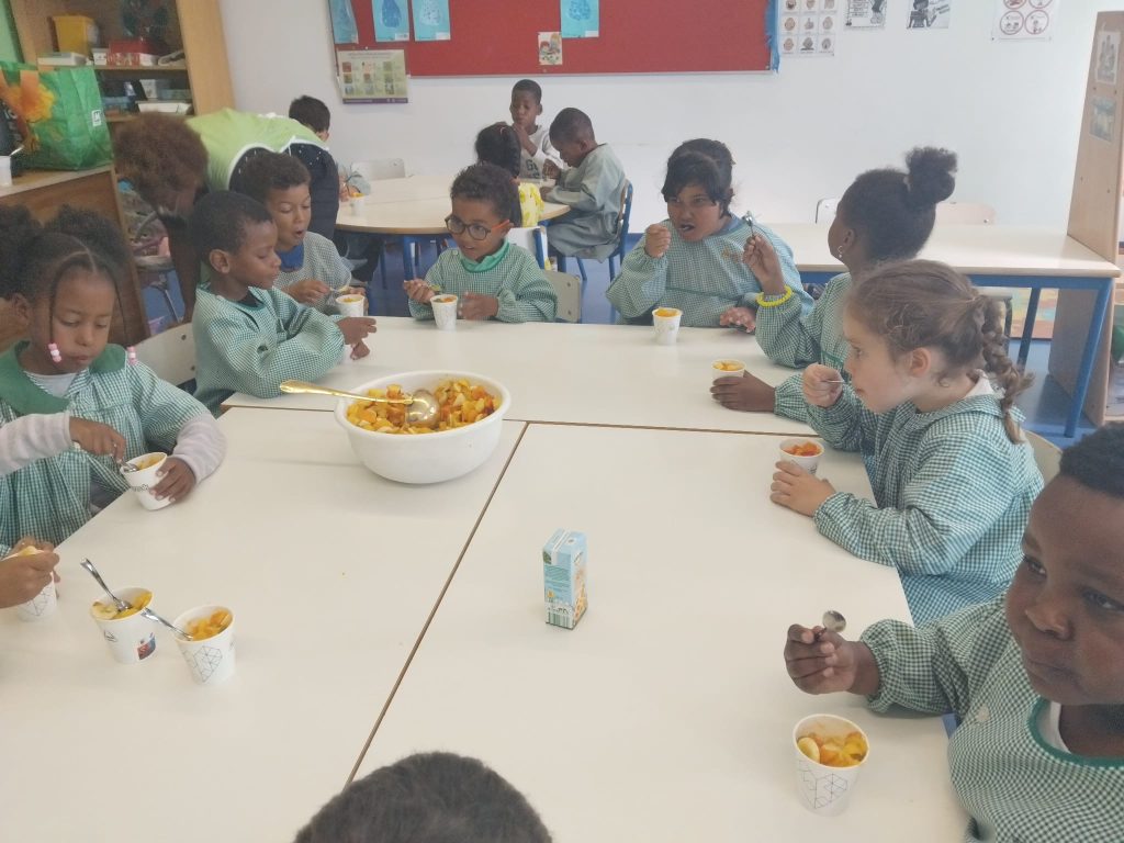 IMG-20251016-WA0021-1024x768 Salada de Fruta (sala verde - EB1/JI Aprígio Gomes)