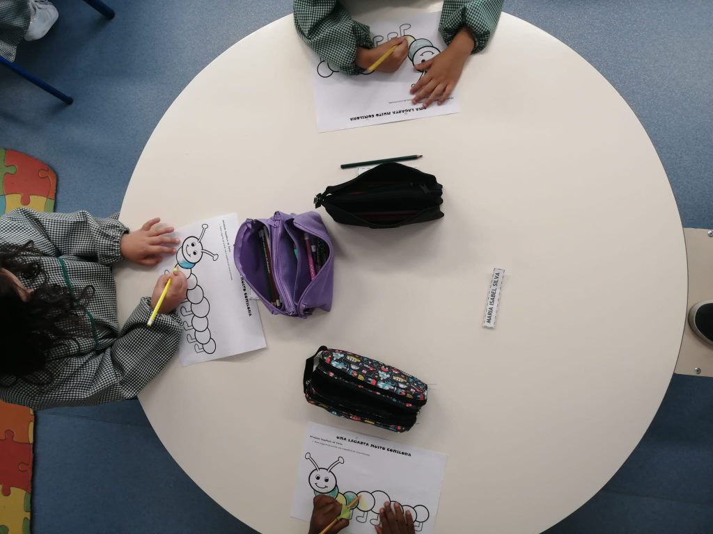 IMG-20251019-WA0043-1024x768 "A lagartinha muito comilona" (sala verde - JI da Mina)