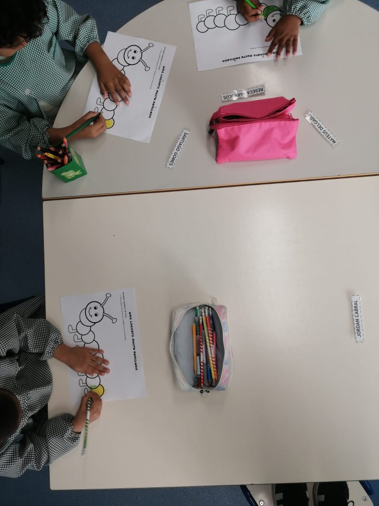 IMG-20251019-WA0044-768x1024 "A lagartinha muito comilona" (sala verde - JI da Mina)