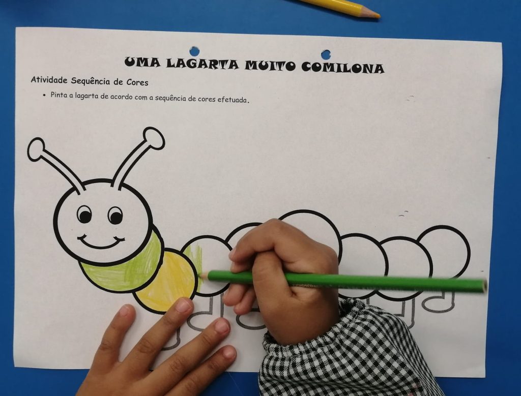 IMG-20251019-WA0046-1024x779 "A lagartinha muito comilona" (sala verde - JI da Mina)