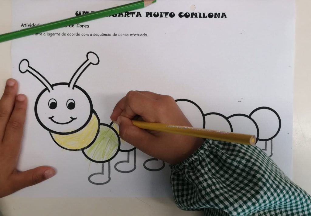 IMG-20251019-WA0047-1024x712 "A lagartinha muito comilona" (sala verde - JI da Mina)