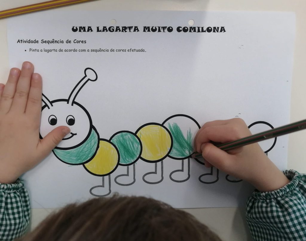 IMG-20251019-WA0048-1024x808 "A lagartinha muito comilona" (sala verde - JI da Mina)