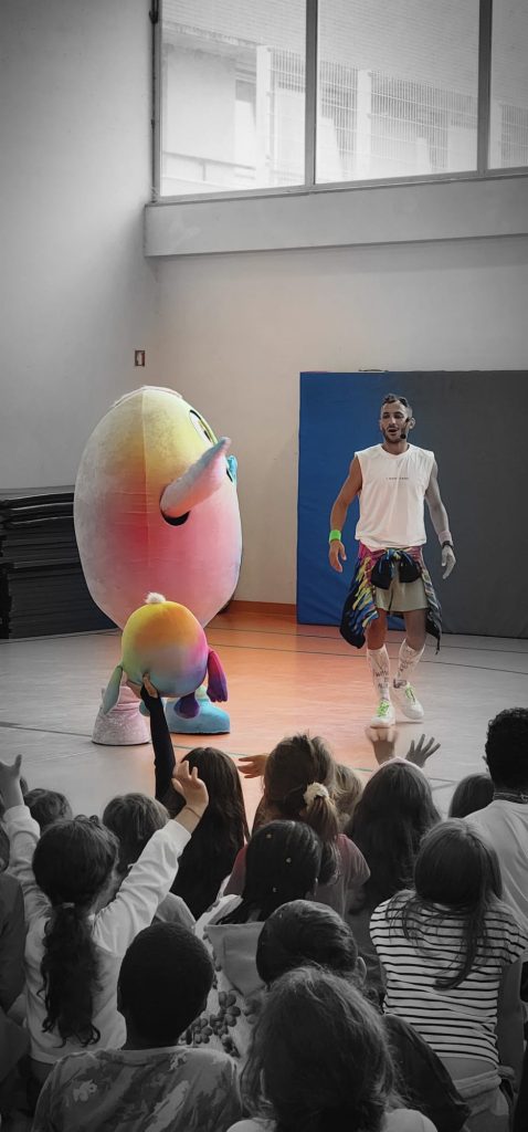 IMG-20251022-WA0013-478x1024 Uma visita muito especial à EB1/JI Aprígio Gomes!