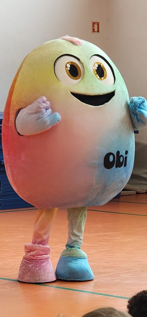 IMG-20251022-WA0015-478x1024 Uma visita muito especial à EB1/JI Aprígio Gomes!