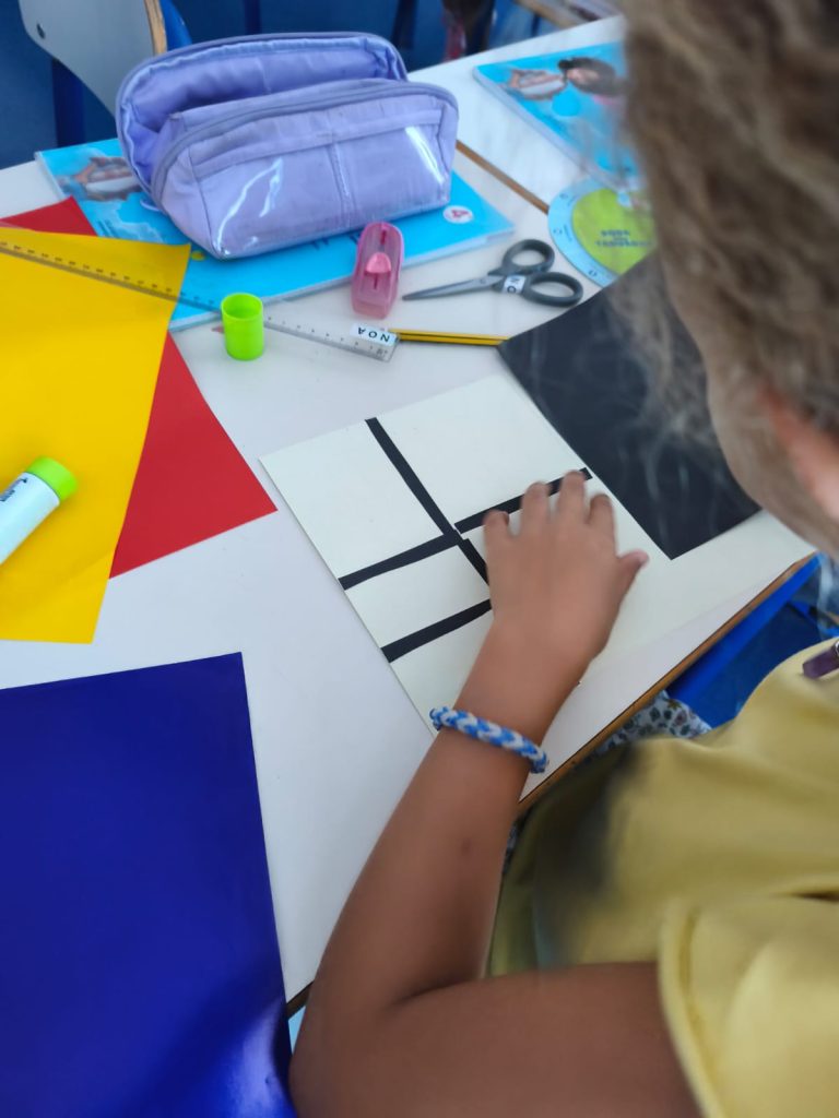 IMG-20251022-WA0078-768x1024 🎨 Mãos à obra com Piet Mondrian! (4ºC)