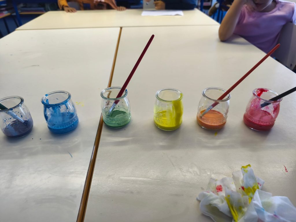 IMG-20251022-WA0083-1024x768 🎨 Mãos à obra com Piet Mondrian! (4ºC)