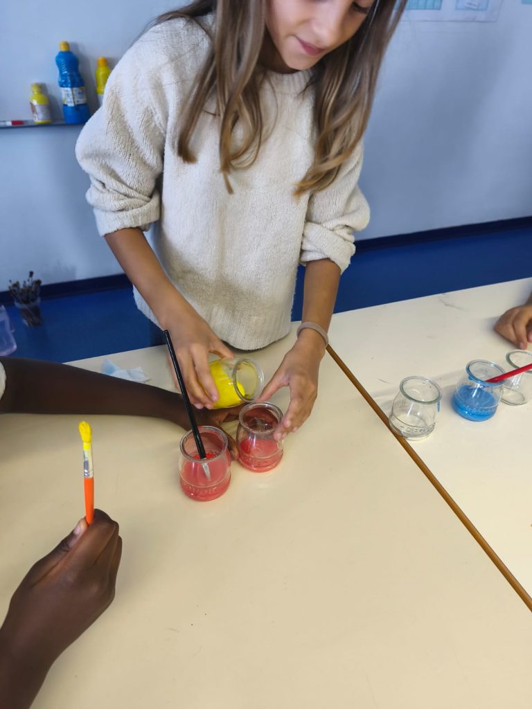 IMG-20251022-WA0084-768x1024 🎨 Mãos à obra com Piet Mondrian! (4ºC)