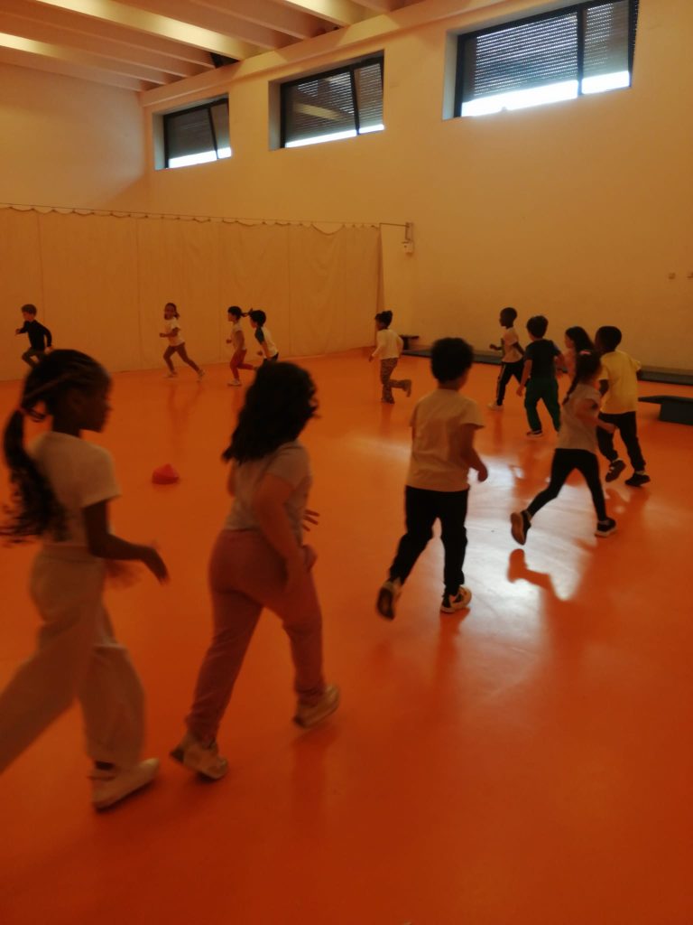 Imagem-WhatsApp-2025-10-26-as-17.43.05_cb8e10fa-768x1024 A aprender somos felizes (sala verde - JI da Mina)