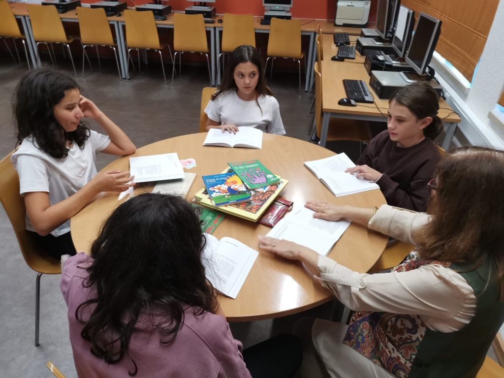 WhatsApp-Image-2025-10-31-at-14.33.51-1-1024x768 Clube de Leitura