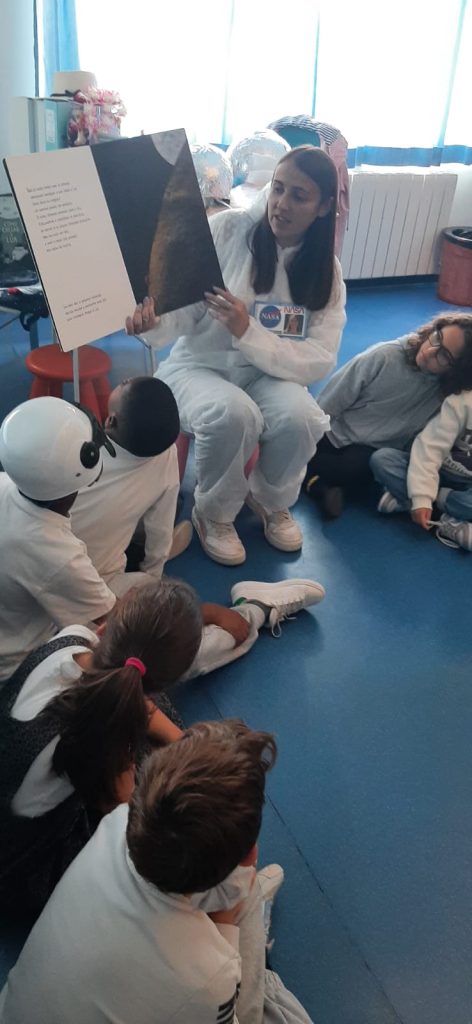 fvDcvociigla03DKemJG1vRmisRIID9Ock1y35LPl9o_plaintext_638971995457132296-472x1024 Viagem à Lua... 🚀🌕 (3ºE)