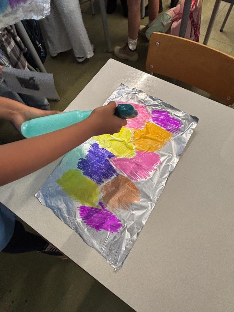 1-aguarela-c-marcador-feltro-768x1024 “Silhuetas Assombradas: Quando as Cores Ganham Vida” - 5.ºC, 5.ºD, 5.ºE, 5.ºF, 5.ºG e 6.ºC