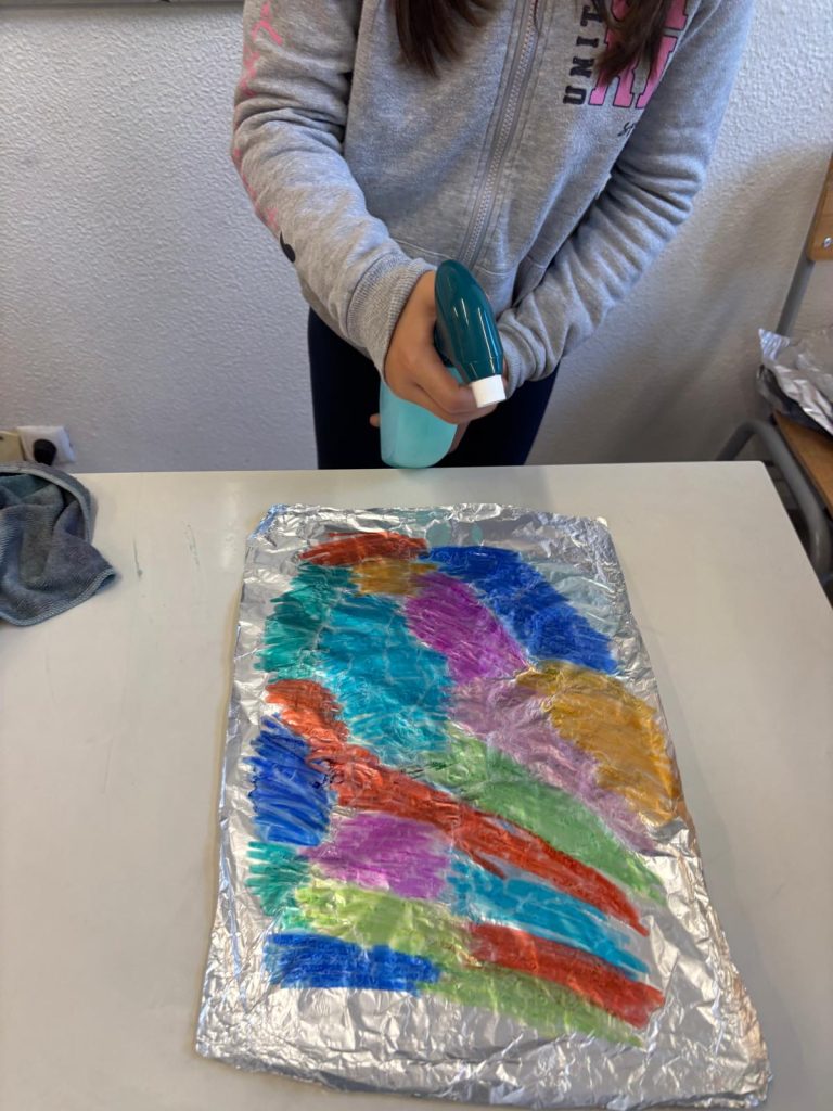 6-aguarela-c-marcador-feltro-768x1024 “Silhuetas Assombradas: Quando as Cores Ganham Vida” - 5.ºC, 5.ºD, 5.ºE, 5.ºF, 5.ºG e 6.ºC