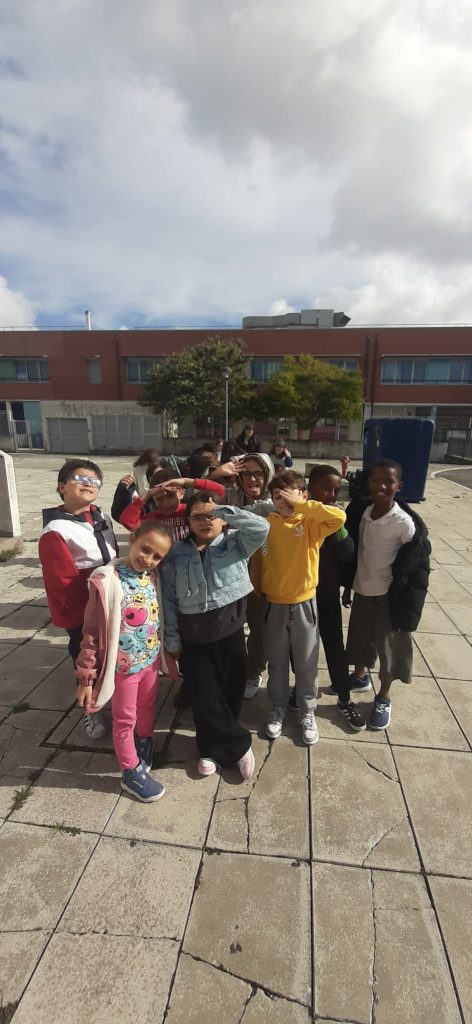 IMG-20251106-WA0038-472x1024 Dia de Aulas ao Ar Livre na EB1/JI Aprígio Gomes ☀️🌿
