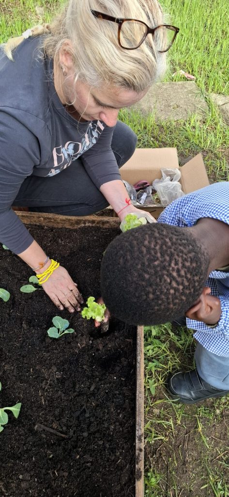 IMG-20251109-WA0064-1-473x1024 Horta Pedagógica /Biológica - Eb1/JI da Mina