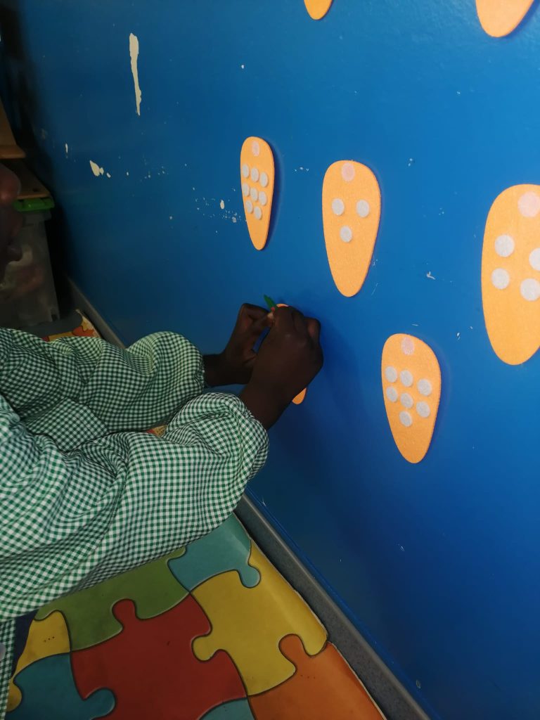 IMG-20251123-WA0038-768x1024 A aprender somos felizes (sala verde – JI da Mina)