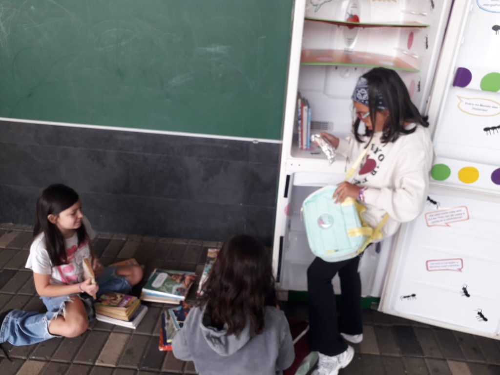 Imagem-WhatsApp-2025-10-30-as-21.34.05_24f34329-1024x768 📚❄️ Leituras Fresquinhas! ❄️📚 EB1/JI Aprígio Gomes)