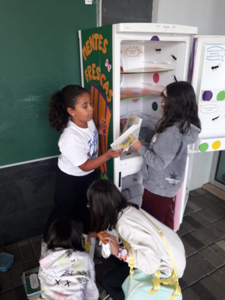 Imagem-WhatsApp-2025-10-30-as-21.34.05_4171cddc-768x1024 📚❄️ Leituras Fresquinhas! ❄️📚 EB1/JI Aprígio Gomes)