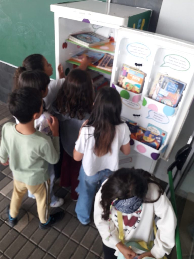 Imagem-WhatsApp-2025-10-30-as-21.34.05_c56b9776-768x1024 📚❄️ Leituras Fresquinhas! ❄️📚 EB1/JI Aprígio Gomes)