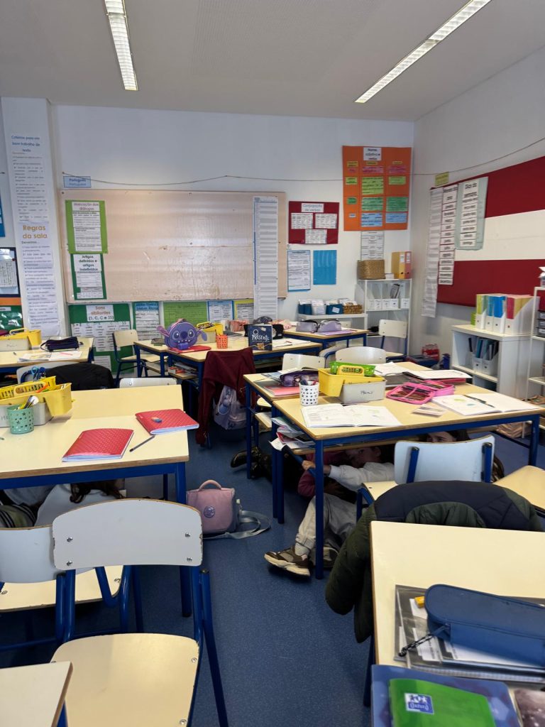 Imagem-WhatsApp-2025-11-05-as-16.15.51_6dc6b420-768x1024 "A Terra Treme" - EB1/JI Aprígio Gomes