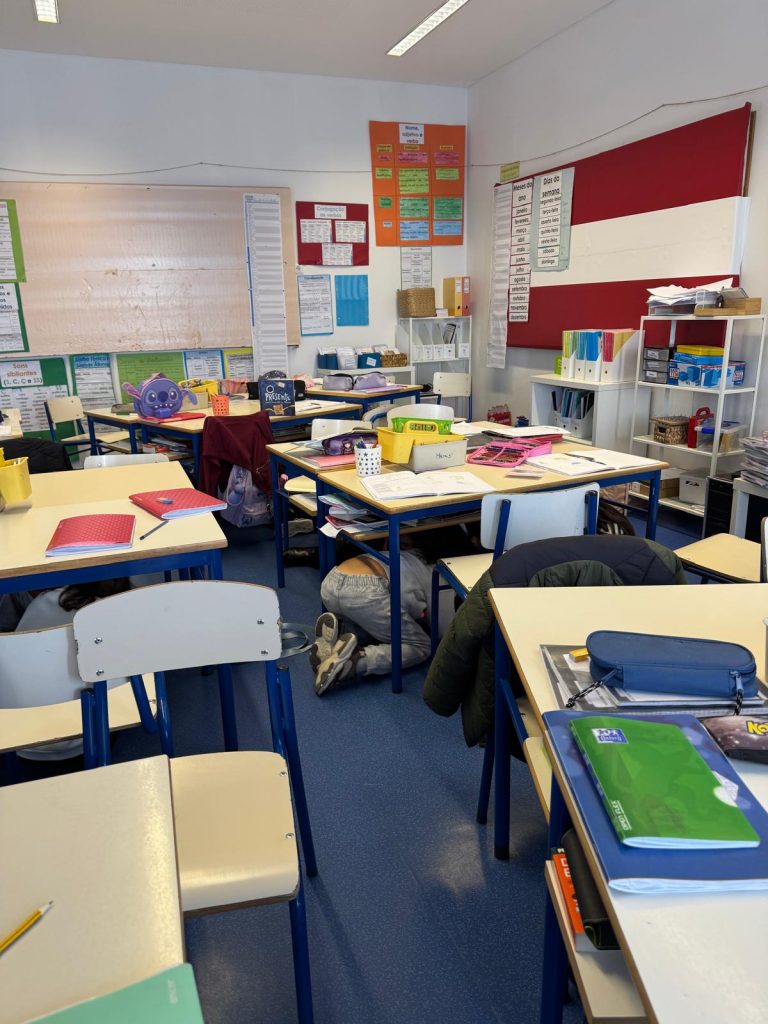 Imagem-WhatsApp-2025-11-05-as-16.15.51_98e207df-768x1024 "A Terra Treme" - EB1/JI Aprígio Gomes