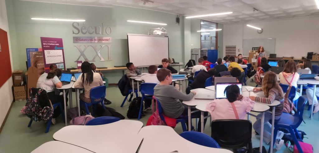 WhatsApp-Image-2025-11-13-at-23.30.28-1-1024x492  Projeto “Leituras em Pezinhos de Lã” em articulação com a Biblioteca Escolar