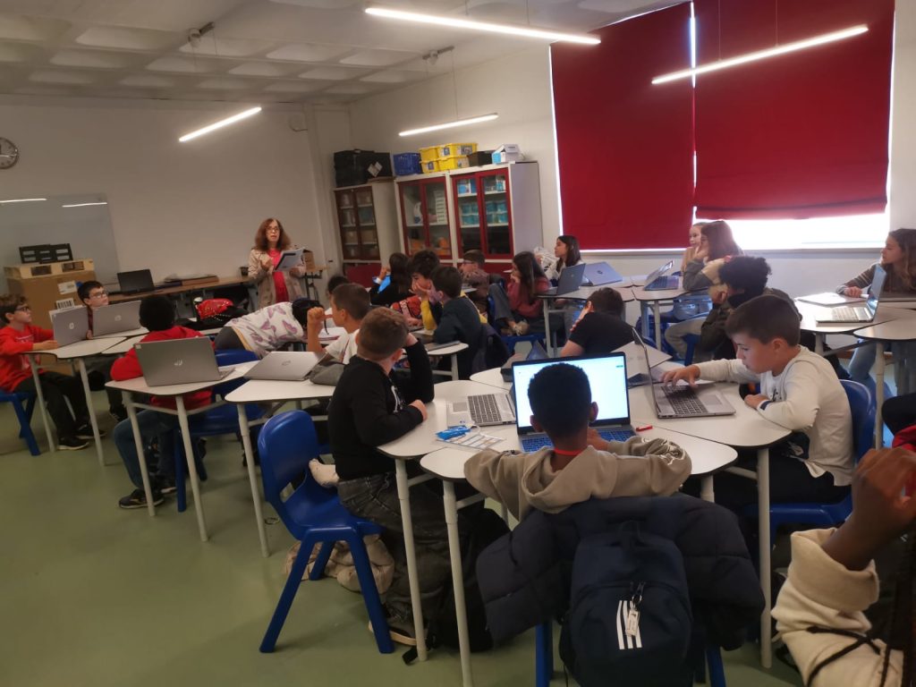 WhatsApp-Image-2025-11-13-at-23.30.28-3-1024x768  Projeto “Leituras em Pezinhos de Lã” em articulação com a Biblioteca Escolar