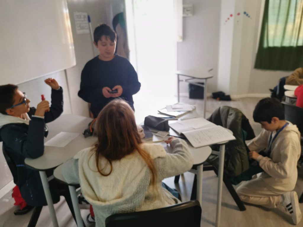 WhatsApp-Image-2025-11-17-at-18.21.49-3-1024x768 Grupos Interativos na Cardoso Lopes - 5.º B, C e 6.º C - 7.º E,