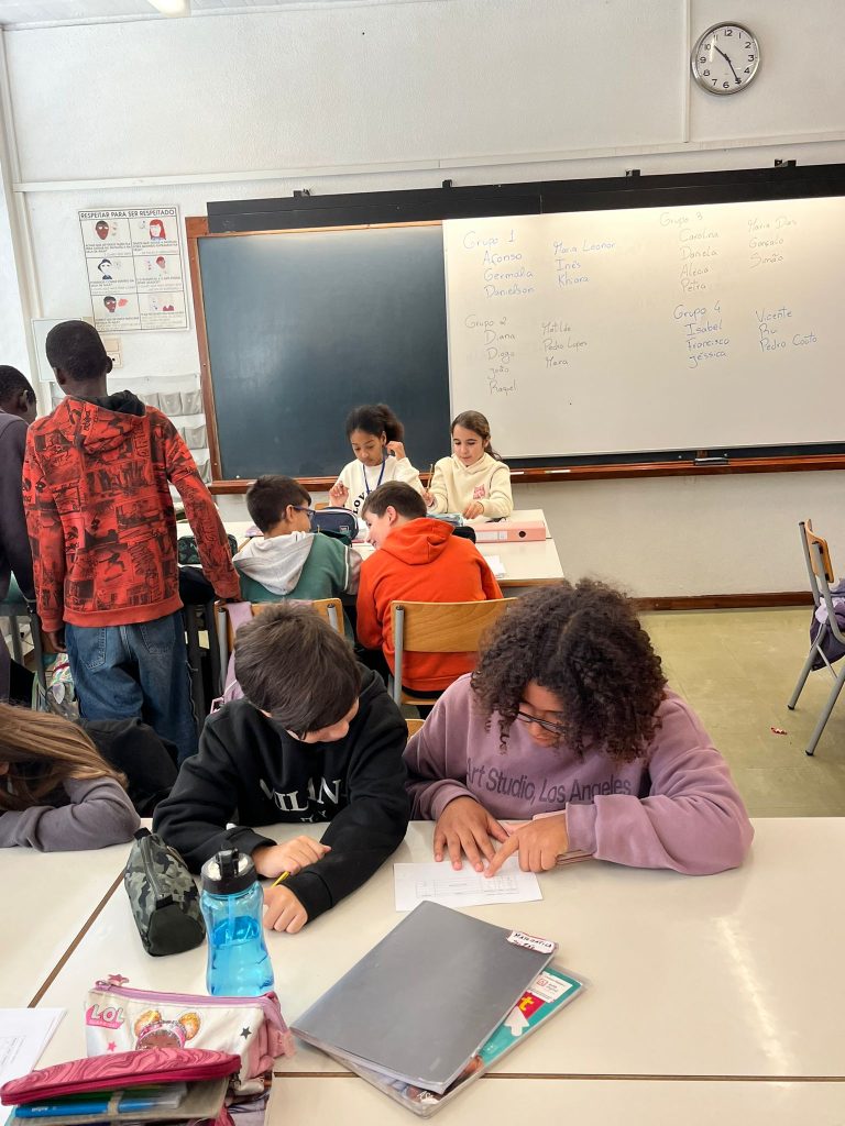 WhatsApp-Image-2025-11-17-at-18.36.35-3-768x1024 Grupos Interativos na Cardoso Lopes - 5.º B, C e 6.º C - 7.º E,