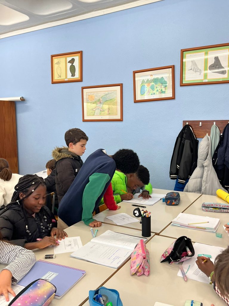 WhatsApp-Image-2025-11-17-at-18.36.35-768x1024 Grupos Interativos na Cardoso Lopes - 5.º B, C e 6.º C - 7.º E,