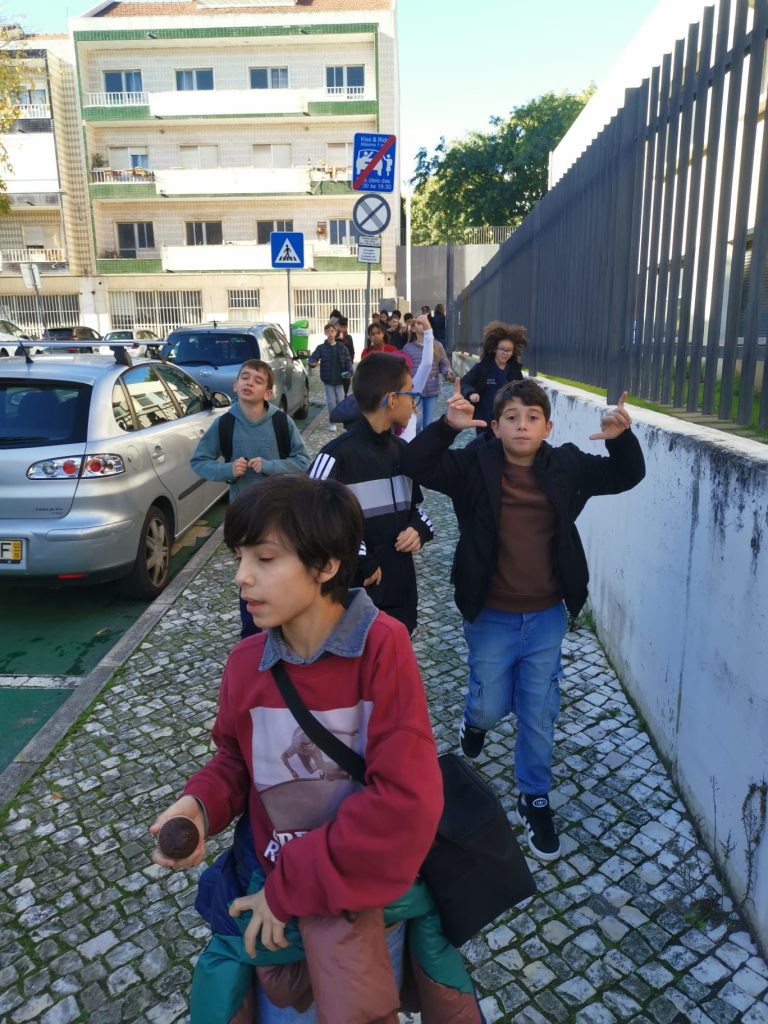 WhatsApp-Image-2025-11-28-at-15.53.57-768x1024 Grupos Interativos na Escola Da Mina