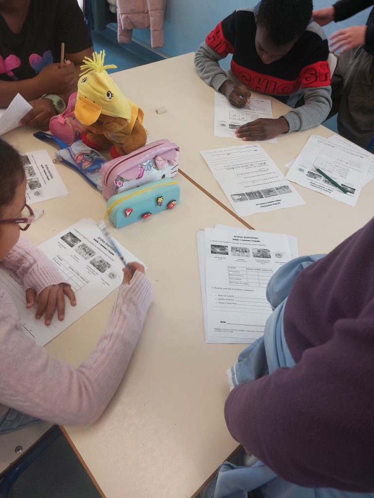 20251126_110940-768x1024 Grupos Interativos – Tradições e Costumes de Portugal