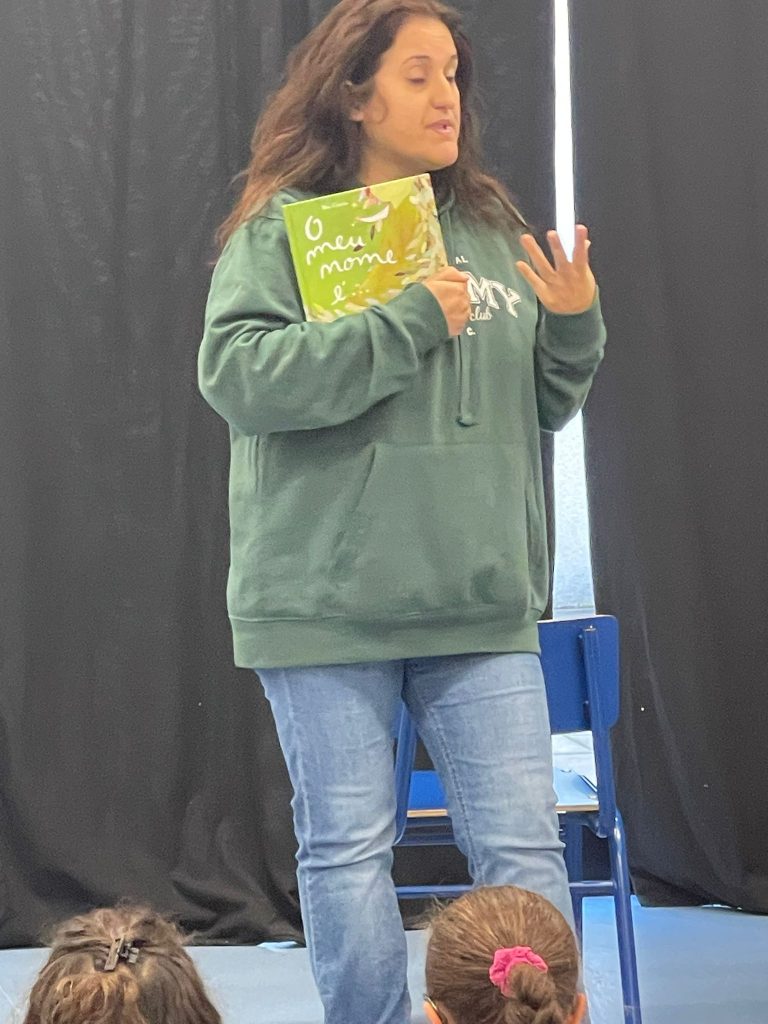 IMG-20251203-WA0152-768x1024 Visita da autora Rita Correia à EB1/JI da Mina