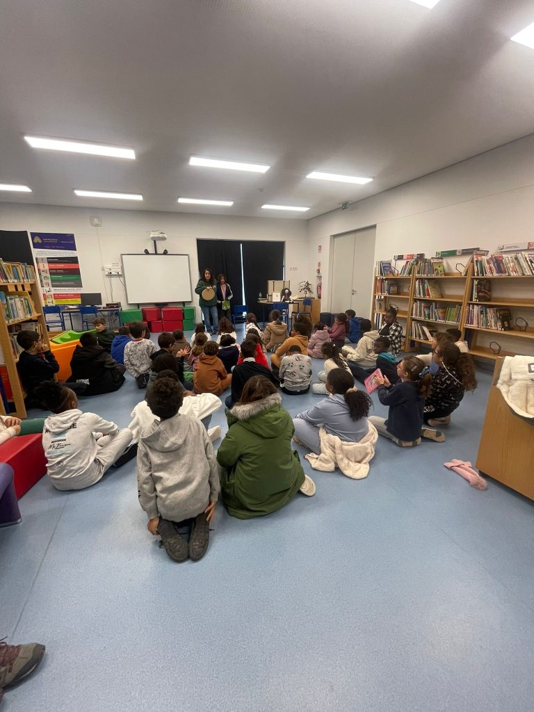 IMG-20251203-WA0153-768x1024 Visita da autora Rita Correia à EB1/JI da Mina