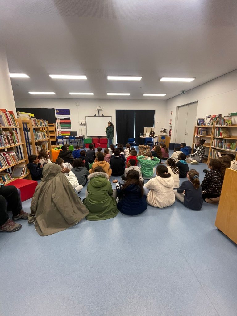 IMG-20251203-WA0154-768x1024 Visita da autora Rita Correia à EB1/JI da Mina