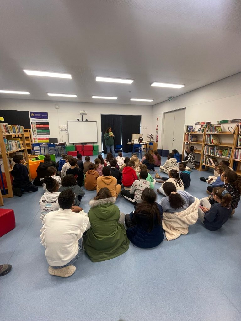 IMG-20251203-WA0158-768x1024 Visita da autora Rita Correia à EB1/JI da Mina