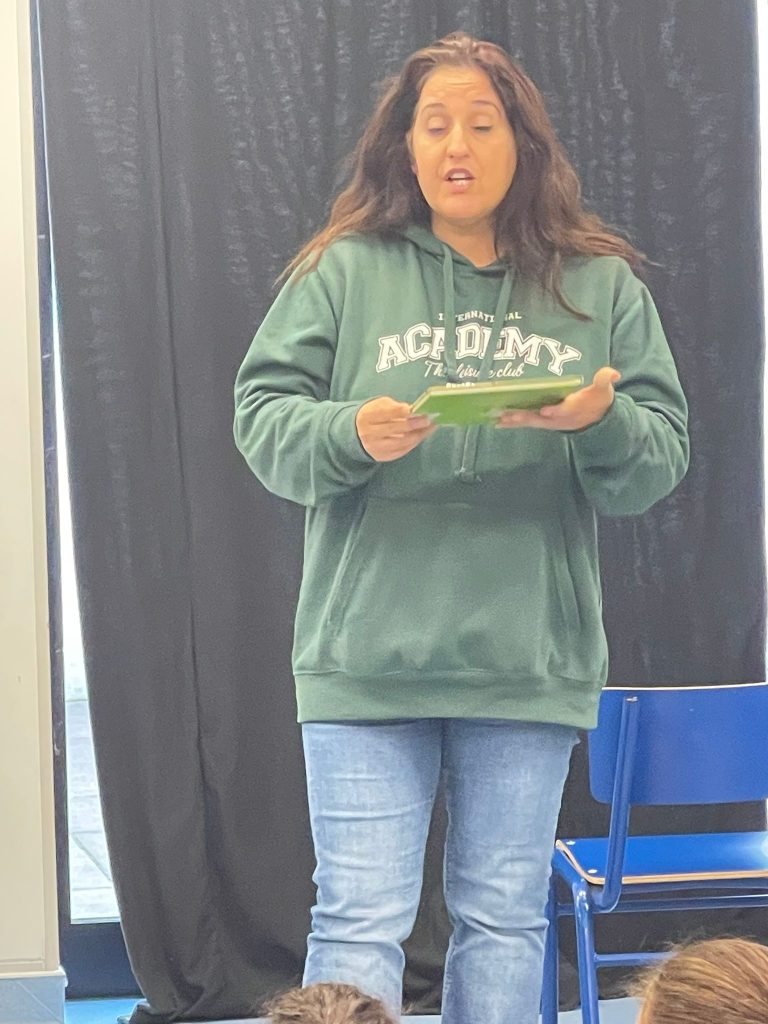 IMG-20251203-WA0162-768x1024 Visita da autora Rita Correia à EB1/JI da Mina