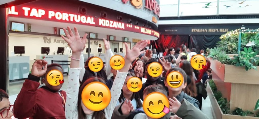 Imagem-WhatsApp-2025-12-03-as-18.21.39_e7db5cde-1024x472 3.ºE e 4.ºE visitam a KidZania