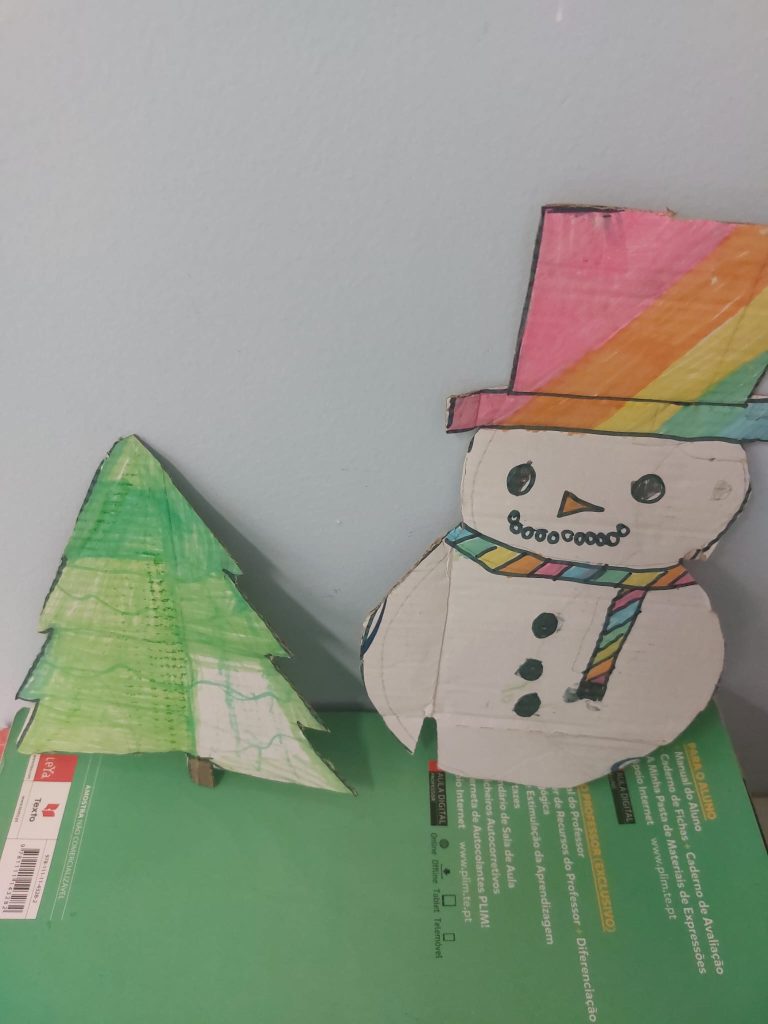 WhatsApp-Image-2025-12-10-at-16.10.42-3-768x1024 Decoração de Janelas - EB1 JI da Mina