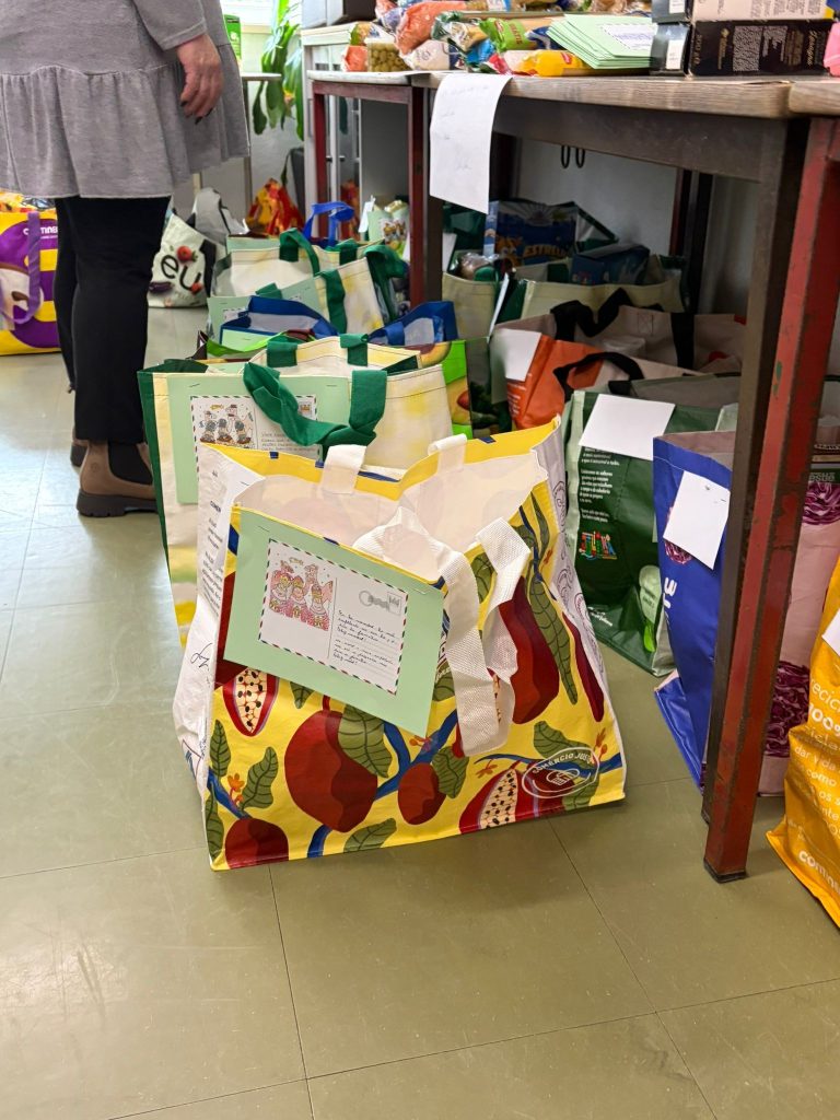 WhatsApp-Image-2025-12-23-at-19.48.17-3-768x1024 Cabazes de Natal - Projeto de Mãos Dadas