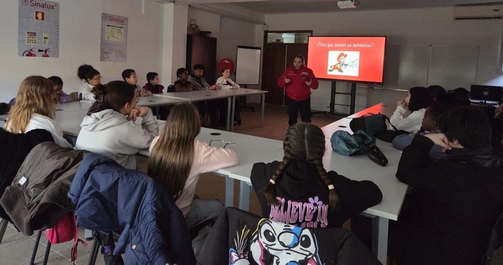 WhatsApp-Image-2026-01-27-at-22.31.51-2-1024x539 Visita de estudo ao quartel dos Bombeiros Voluntários da Amadora - 6.º B