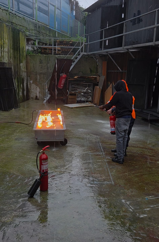 image-5 Visita de estudo ao quartel dos Bombeiros Voluntários da Amadora - 6.º B