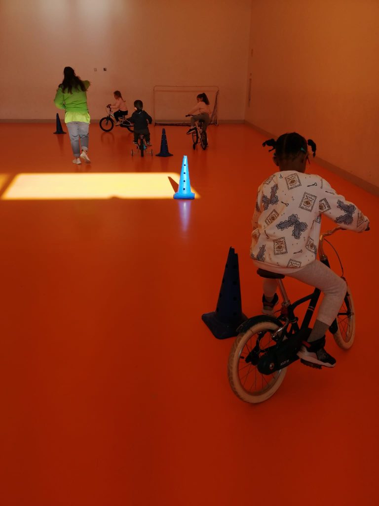 WhatsApp-Image-2026-01-11-at-21.39.45-2-768x1024 A Aprender somos felizes (sala verde – JI da Mina)