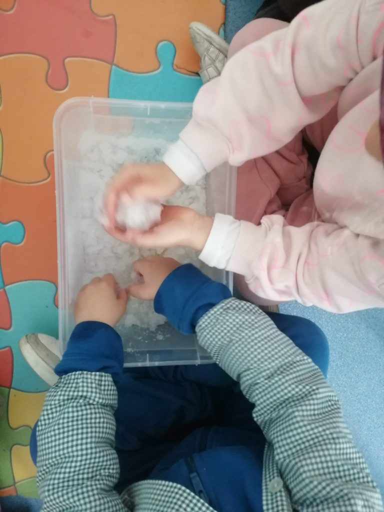 WhatsApp-Image-2026-01-27-at-19.07.20-2-768x1024 A Aprender somos felizes (sala verde – JI da Mina)